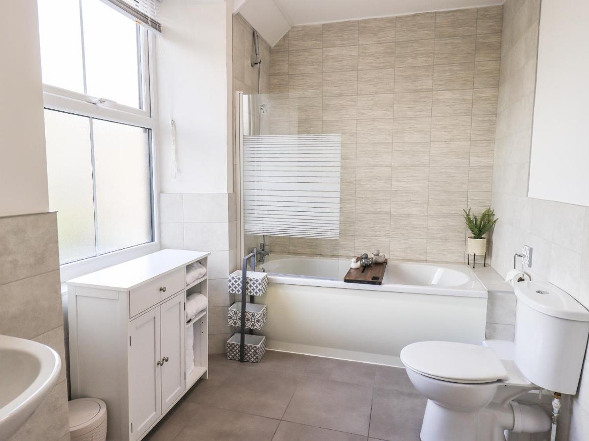 Aryelle House Villa Kendal Bagian luar foto